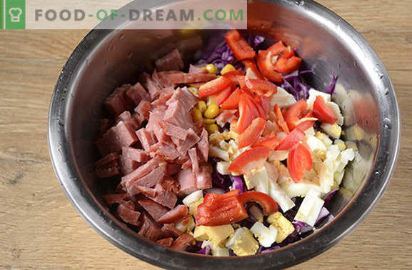 Sarkanie kāpostu salāti - spilgti, garšīgi, vitamīni! Kā ātri pagatavot sarkano kāpostu salātus ar pipariem, kukurūzu, desu un olām