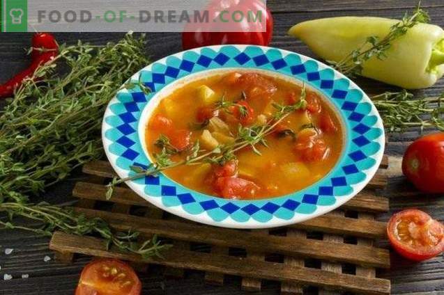 Супа од домати со пиперки и мајчина душичка