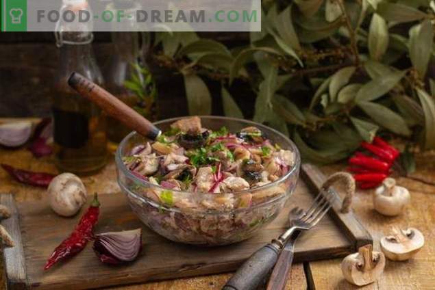 Barojošs cūkgaļas un sēņu salāti lauku stilā