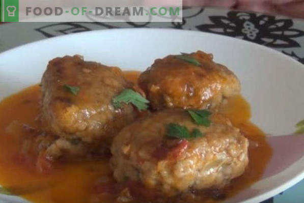 How to cook meatballs with gravy in a frying pan, in sour cream sauce, without rice, with chicken
