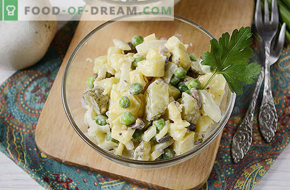 Kartupeļu salāti ar sēnēm - pilnīgs ēdiens vasaras pusdienām vai vakariņām. Pakāpeniska foto recepte kartupeļu salātiem ar sēnēm