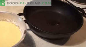 Cepums uz kefīra cepeškrāsnī kūka, ar kakao, medu, āboliem, ievārījumu