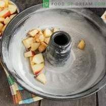 Lean charlotte ar āboliem un kanēli uz dārzeņu krējuma