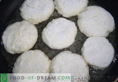 Biezpiena siera kūkas - recepte ar fotogrāfijām un soli pa solim