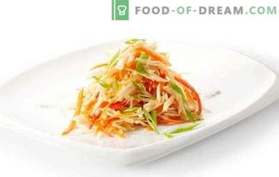 Salat mit koreanischen Karotten und Paprika ist ein Farbenspiel! Rezept für Salate mit koreanischen Karotten und Paprika: Fleisch, Pilz
