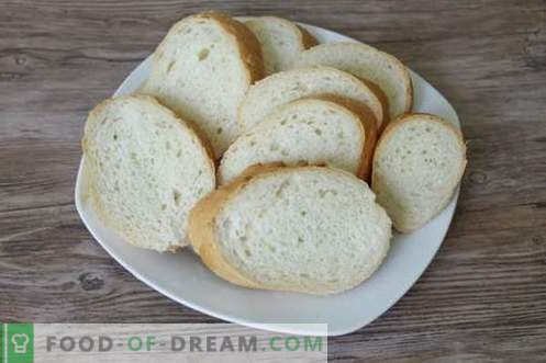 Uzkodas pīrāgs ar maizi, sieru un desu 