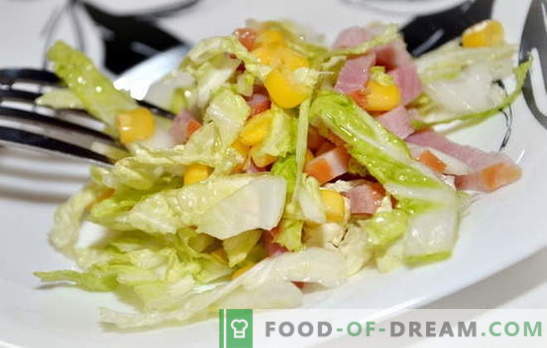 Salāti ar Pekinas kāpostiem un šķiņķi ir vieglas uzkodas. Receptes salātiem ar ķīniešu kāpostiem un šķiņķi: vienkāršs un slāņains