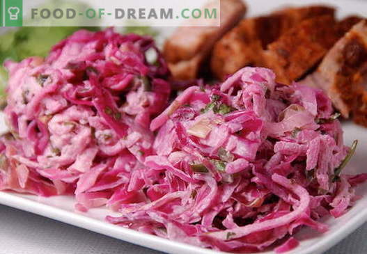 Red Cabbage Salad - labākās receptes. Kā pareizi un garšīgi sagatavot sarkano kāpostu salātus.