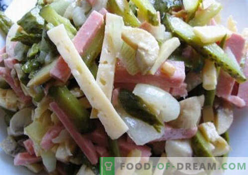 Salāti ar vārītu desu - piecas labākās receptes. Kā pareizi un garšīgi pagatavoti salāti ar vārītu desu.