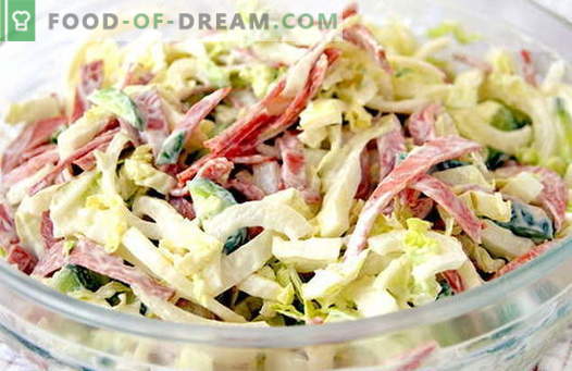 Labākās receptes ir salāti ar svaigiem kāpostiem un desu. Mēs gatavojam pareizi salātus no svaigiem kāpostiem ar desu.